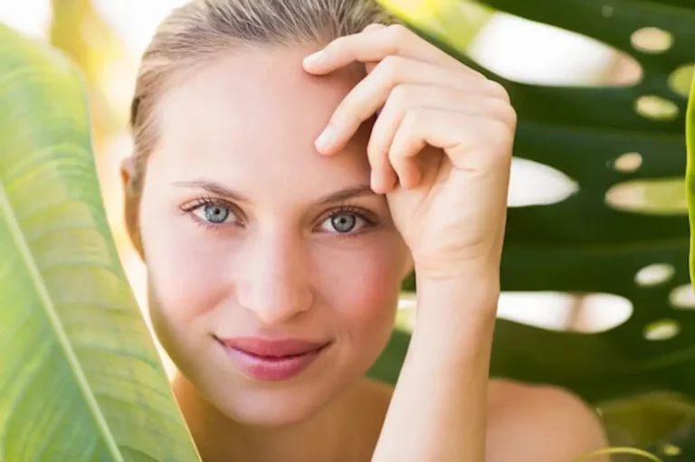 contour yeux naturel, femme regard frais, ingrédients bio