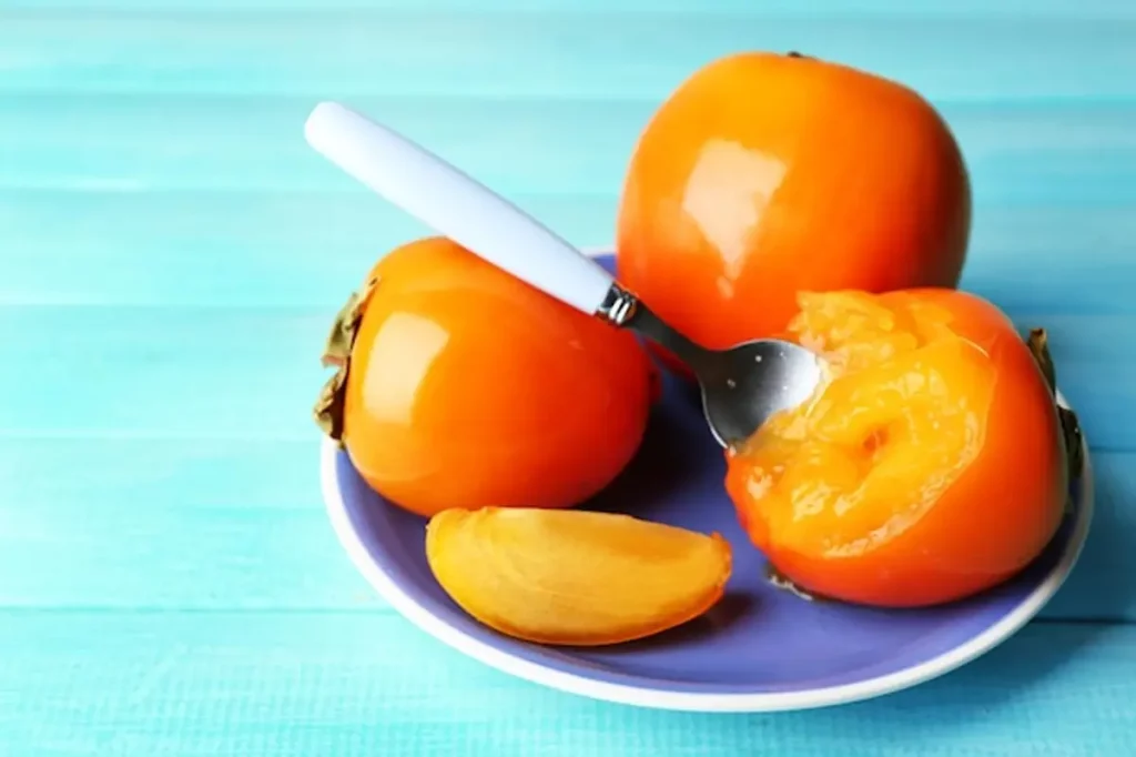 kaki mûr tranché cuillère, fruit orange peau fine, recettes naturelles kaki