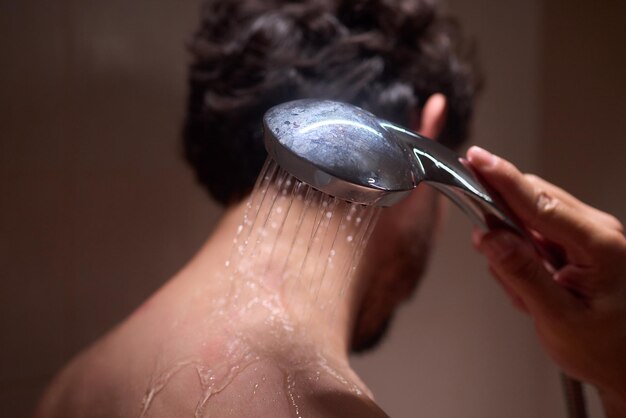 Qu'est-ce qu'un gommage cuir chevelu et pourquoi en faire ?