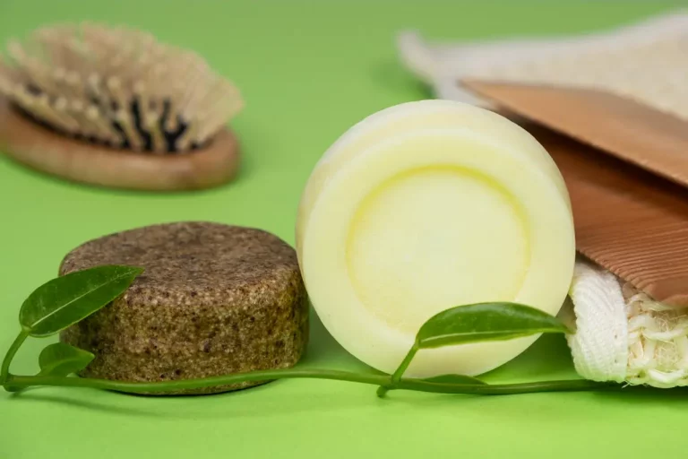 shampoing solide naturel cheveux mouillés