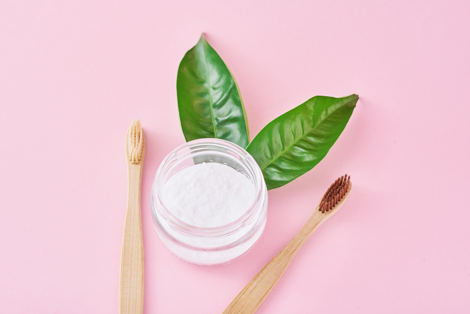 Pourquoi chercher des alternatives au dentifrice classique ?