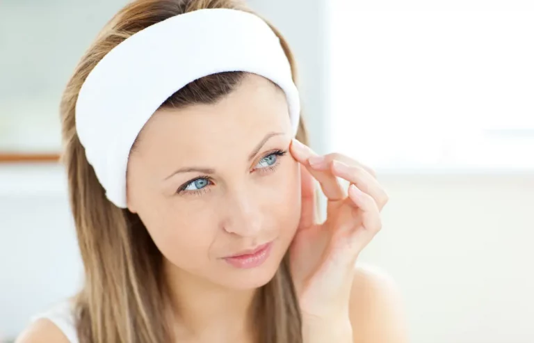 œil gonflé paupière supérieure compresse naturelle
