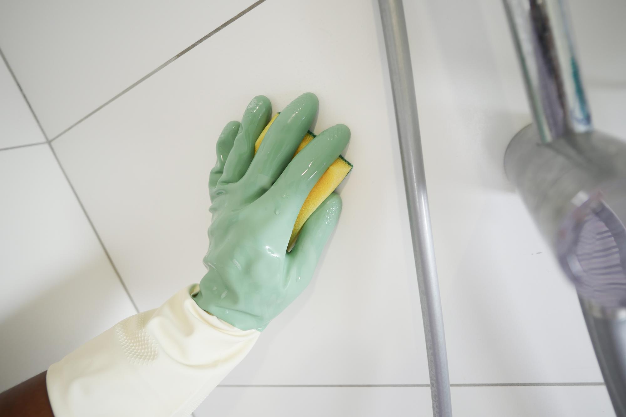 Nettoyer la salle de bain et les toilettes avec le percarbonate
