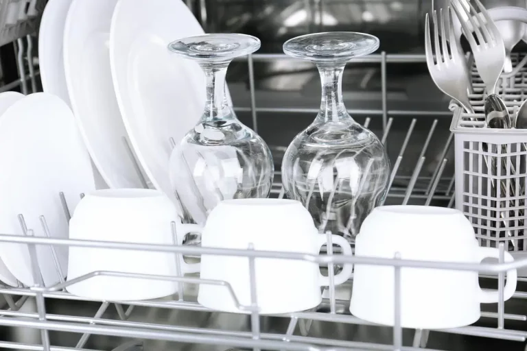 lave-vaisselle cuisine verre propre