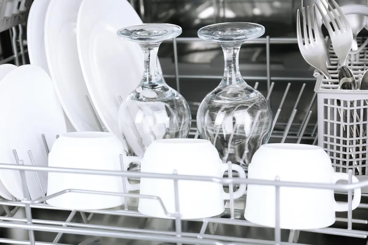 lave-vaisselle cuisine verre propre