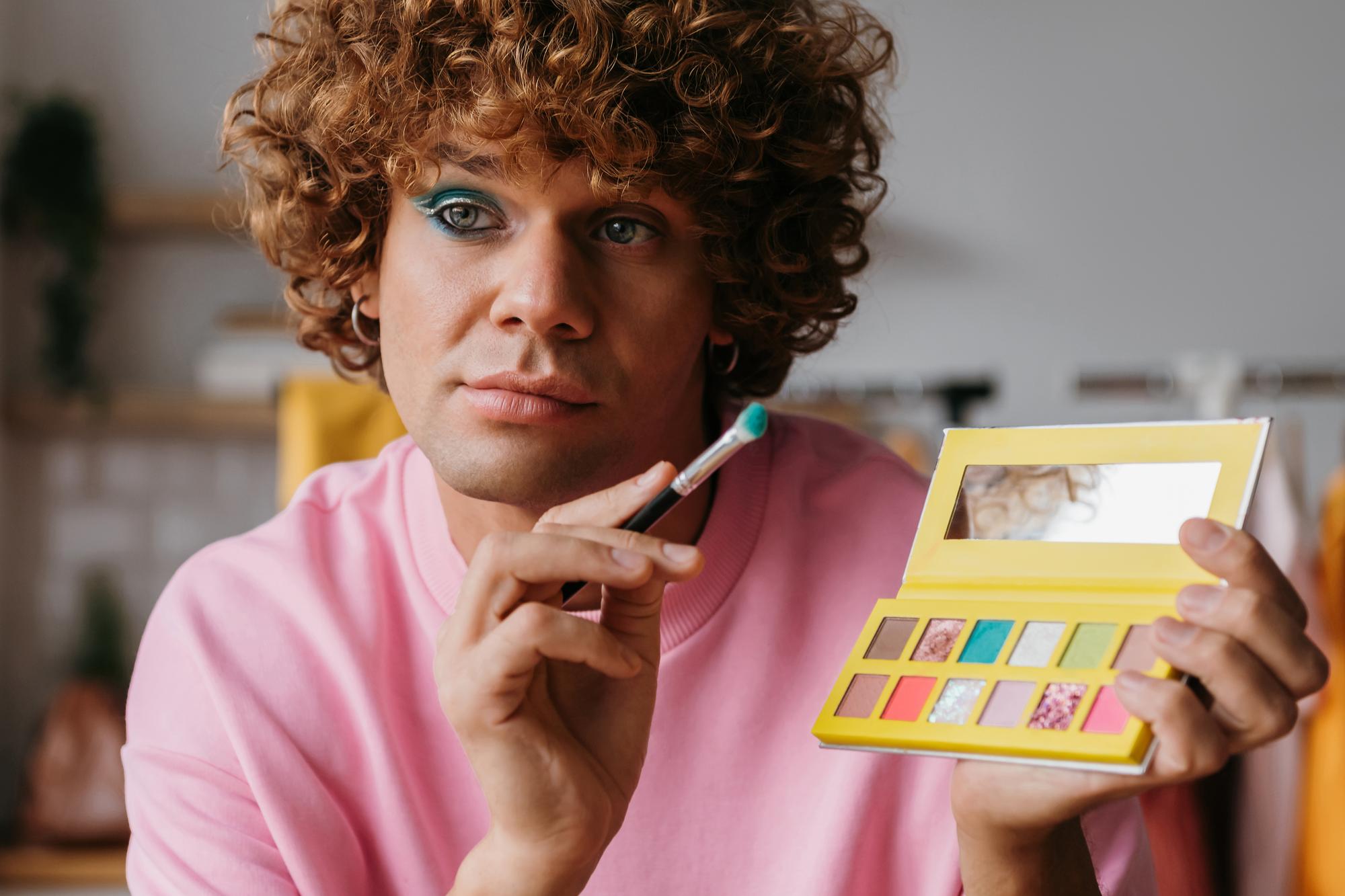 Quelles erreurs fréquentes éviter dans un maquillage par étape ?