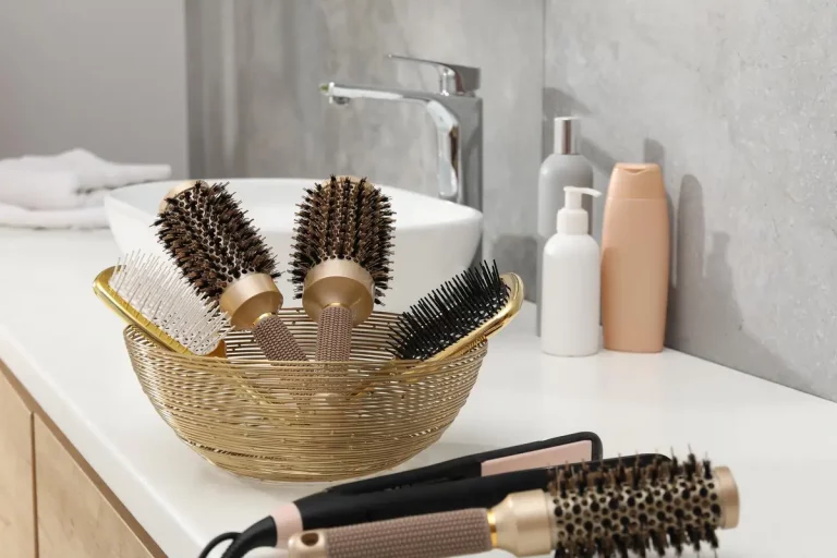 brosse cheveux lavabo
