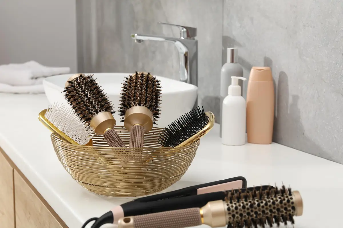 brosse cheveux lavabo