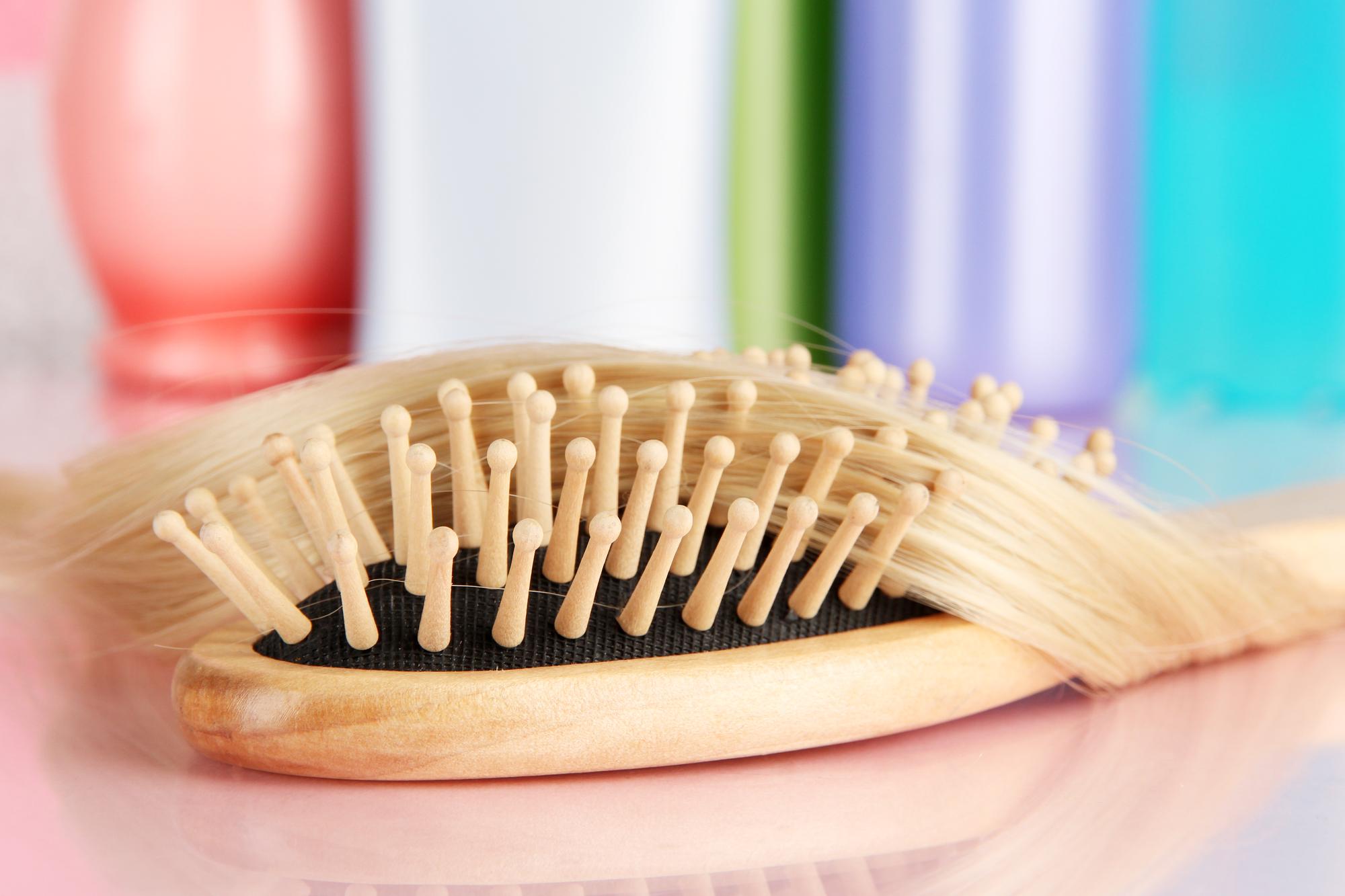 Pourquoi nettoyer sa brosse à cheveux régulièrement&nbsp;?