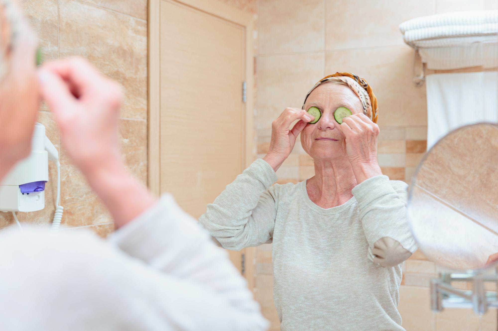 Solutions naturelles et routine douce pour le contour de l’œil