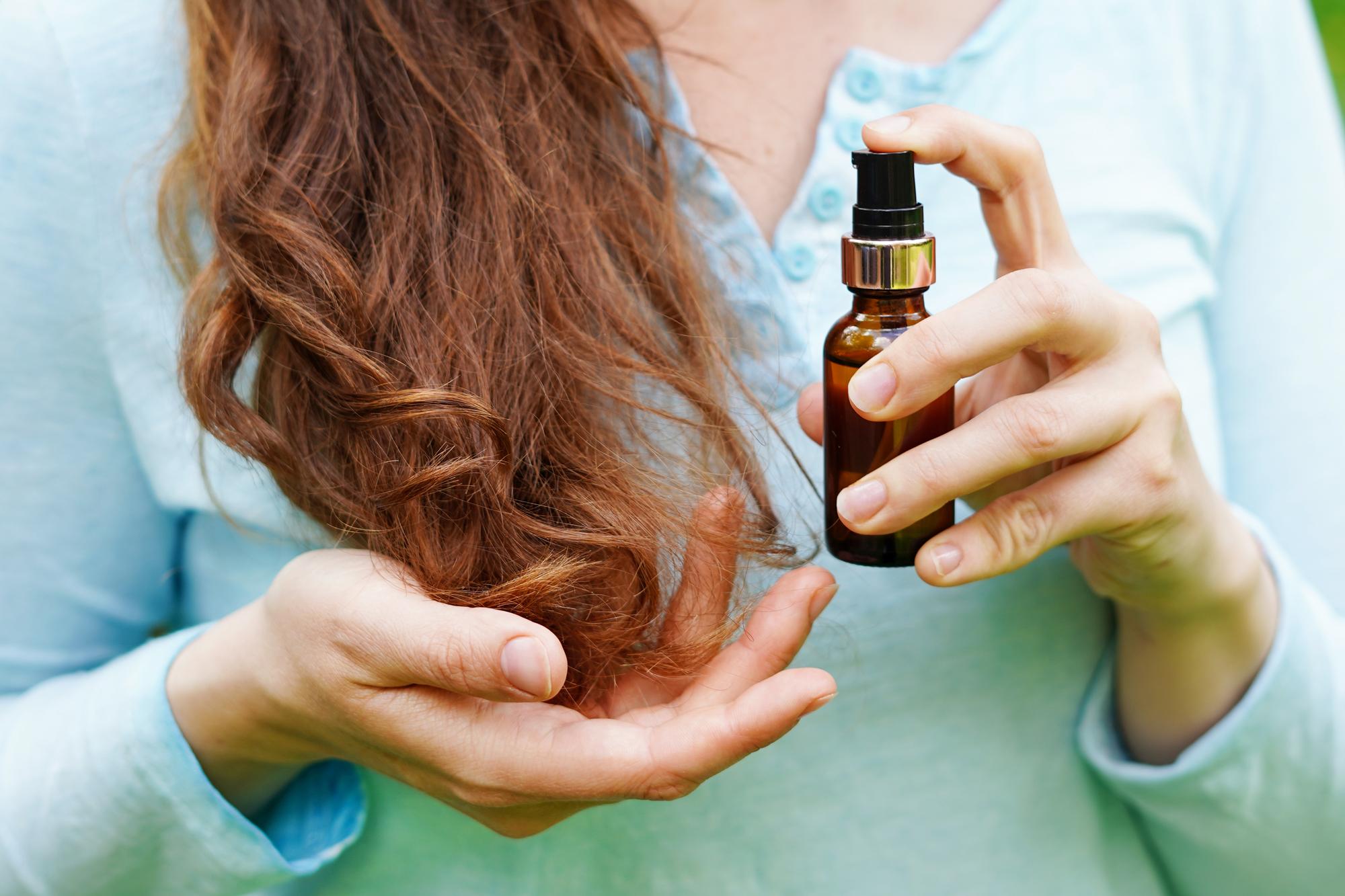 Comment choisir la meilleure huile pour hydrater des cheveux secs&nbsp;?