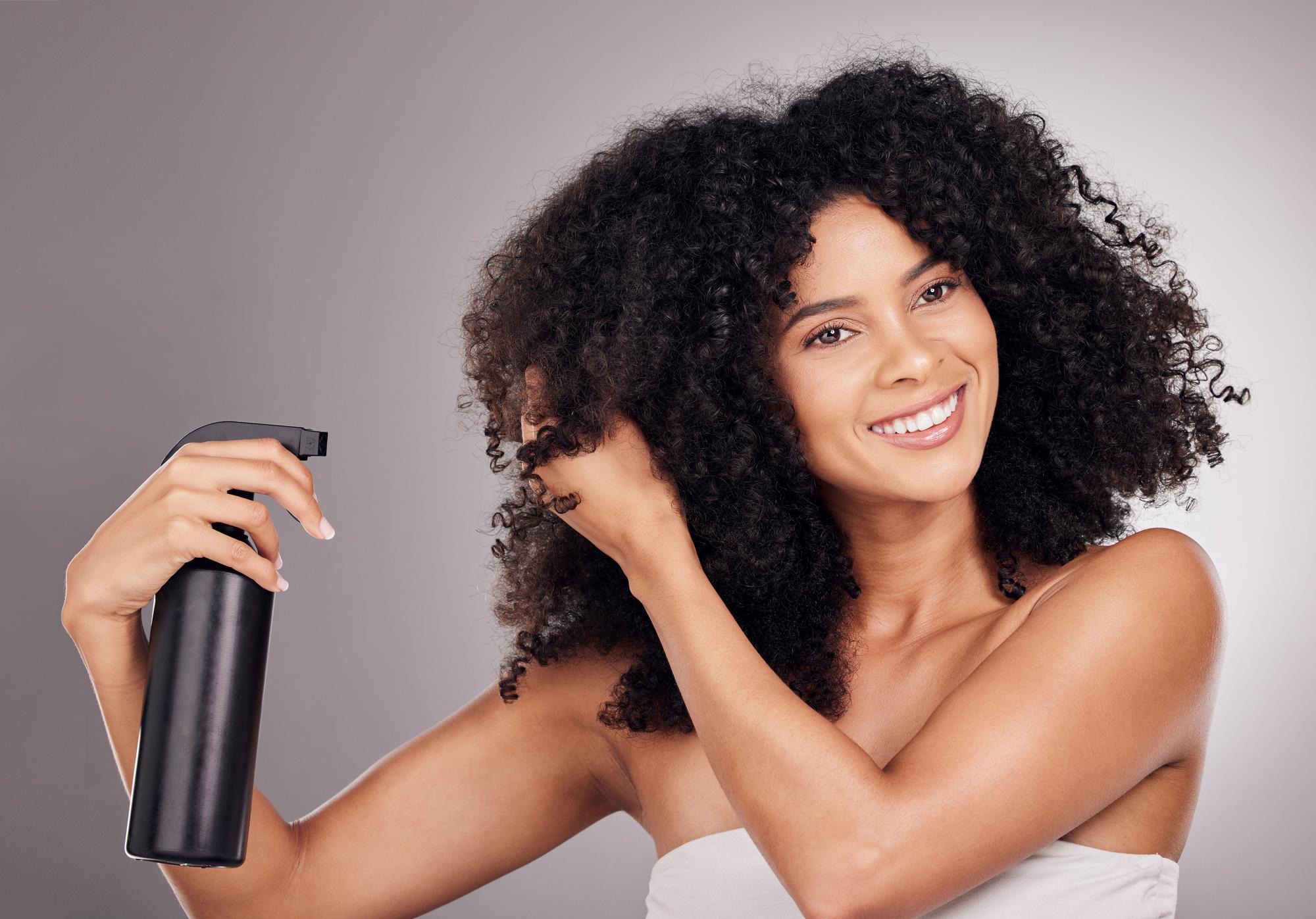 Pourquoi les cheveux bouclés ont-ils besoin de masques maison adaptés ?