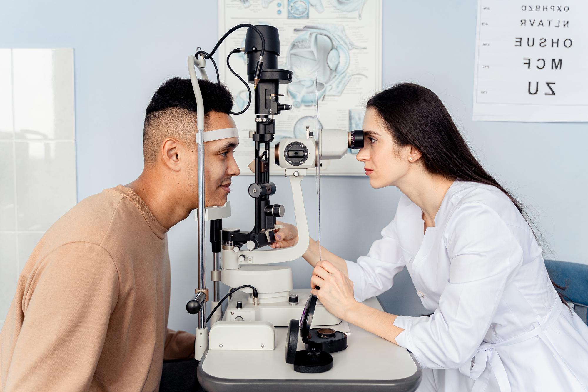 Quels examens peuvent aider à trouver la cause ?