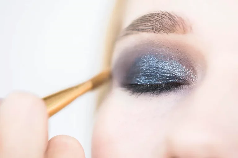 eyeshadow application closeup