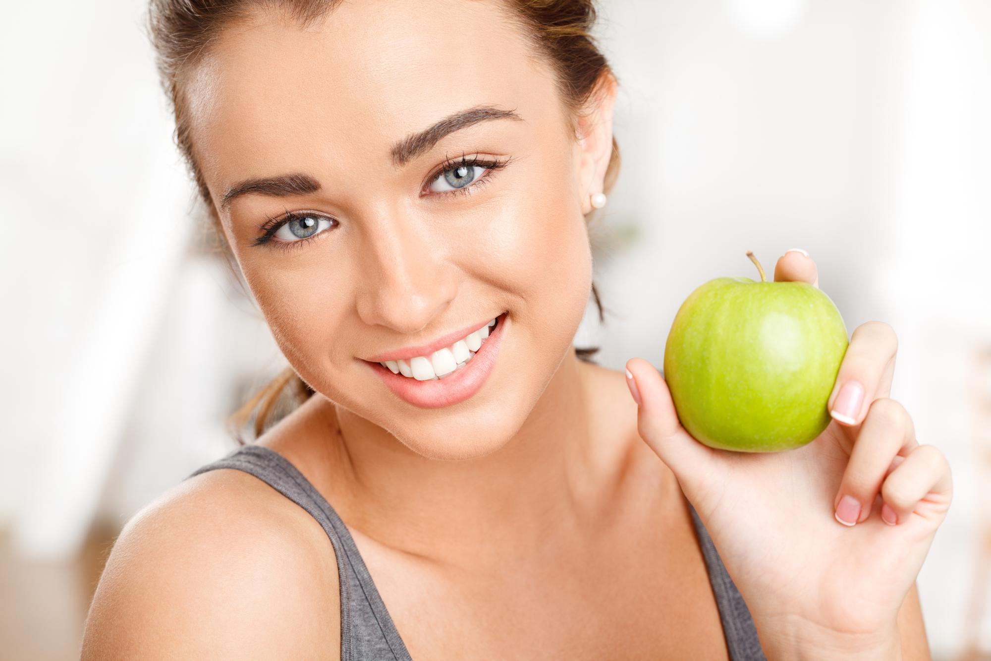 Quelles vitamines trouve-t-on vraiment dans une pomme ?