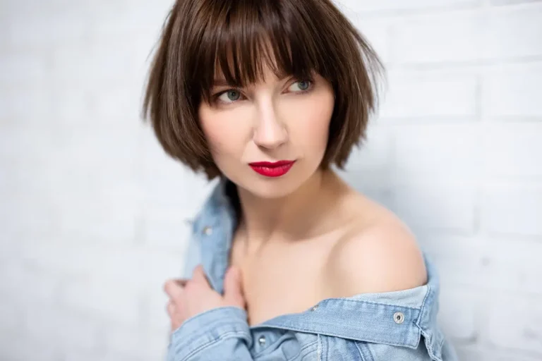 femme cheveux fins coupe carre