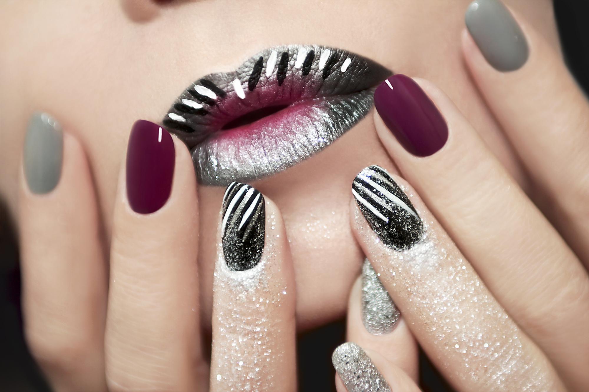 Ongles striés : qu’est-ce que c’est exactement ?